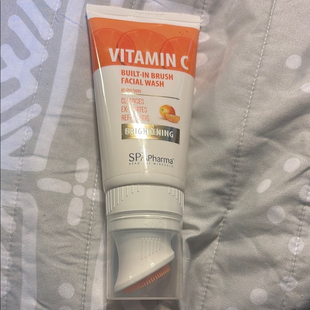 Spa Pharma Vitamin C Facial Wash with Built-in Brush